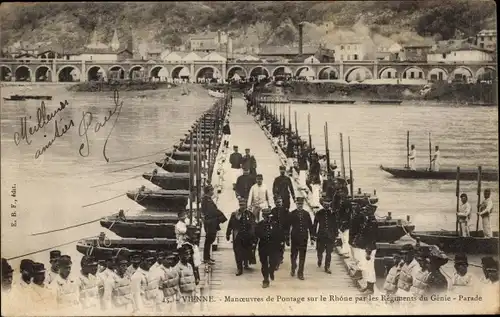 Ak Vienne Isère, Manoeuvres de Pontage sur la Rhone par les Regiment du Genie, Parade