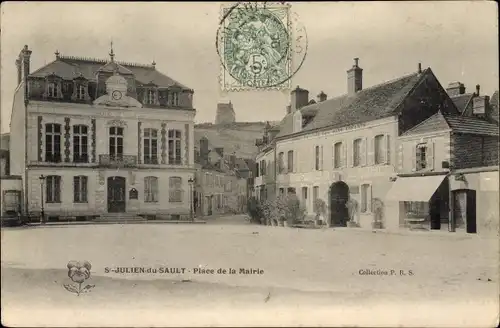 Ak Saint Julien du Sault Yonne, Place de la Mairie