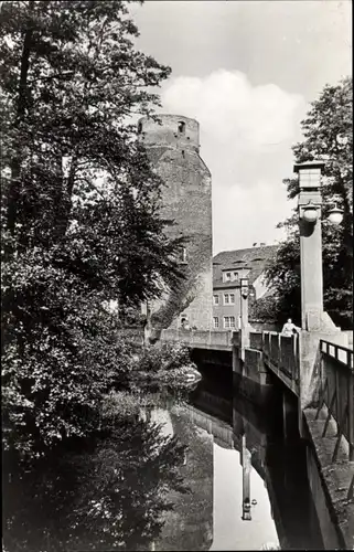 Ak Bad Liebenwerda an der Schwarzen Elster, Partie am Lubwartturm mit Fluss