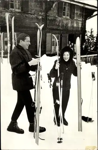 Ak Prinzessin Beatrix der Niederlande, Claus von Amsberg, Ski, 1966