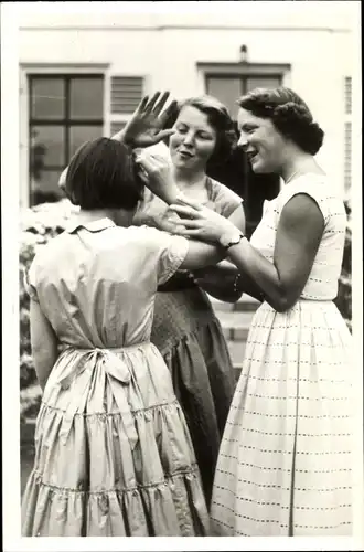 Ak Prinzessinnen Beatrix, Irene und Margriet der Niederlande, Portrait, 1955