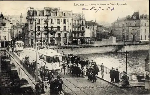 Ak Épinal Lothringen Vosges, Pont du Pierre, Credit Lyonnais, tramway