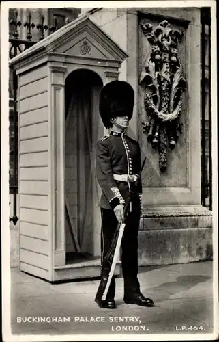Ak City of Westminster London England, Buckingham Palace Sentry
