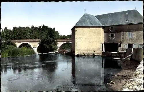 Ak Saint Pierre de Maillé Vienne, Le Moulin, Le Pont sur la Gartempe