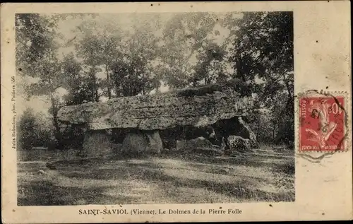 Ak Saint Saviol Vienne, Le Dolmen de la Pierre Folle