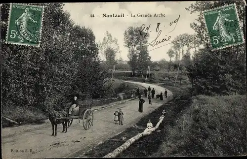 Ak Nanteuil Seine et Marne, La Grande Arche, Kutsche