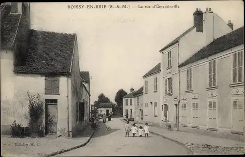 Ak Roissy en Brie Seine et Marne, La rue d'Emerainville