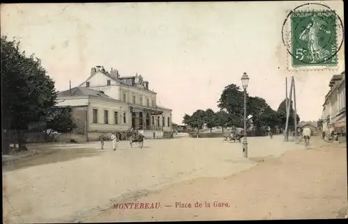 Ak Montereau Seine et Marne, Place de la Gare