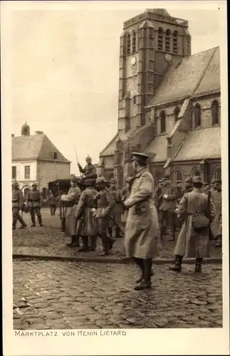 Ak Hénin Liétard Hénin Beaumont Pas de Calais, Marktplatz, deutsche Soldaten