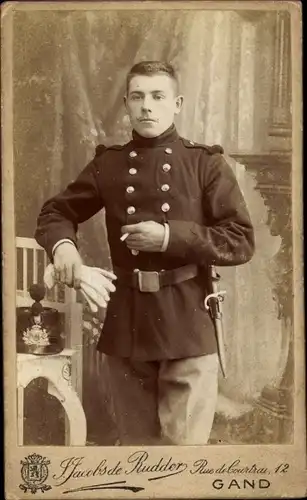 CdV Belgischer Soldat, Uniform, Standportrait, Handschuhe, Epaulette