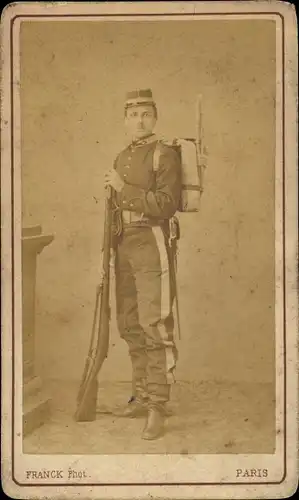 CdV Französischer Soldat, Dritte Republik, Uniform, Standportrait, Gewehr, Degen