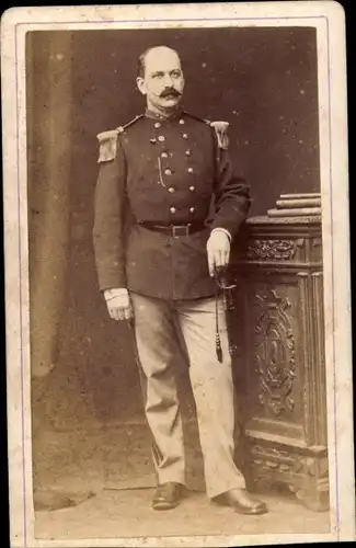CdV Belgischer Soldat, Uniform, Standportrait, Degen, Epaulette