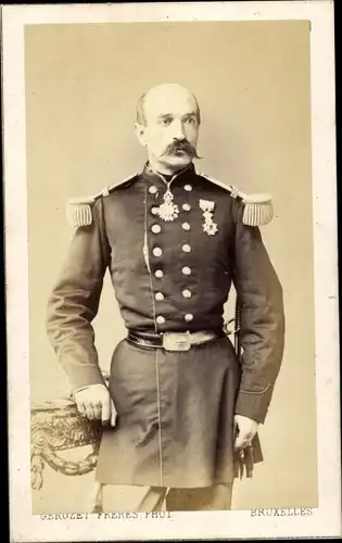 CdV Belgischer Soldat, Uniform, Standportrait, Orden, Epaulette