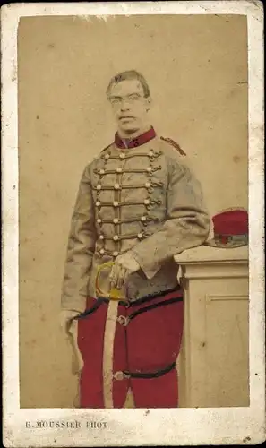 CdV Französischer Soldat, Dritte Republik, Husarenuniform, Standportrait, Säbel