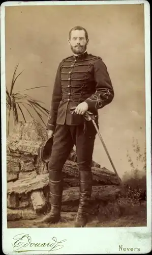 CdV Französischer Soldat, Dritte Republik, Husarenuniform, Standportrait, Degen