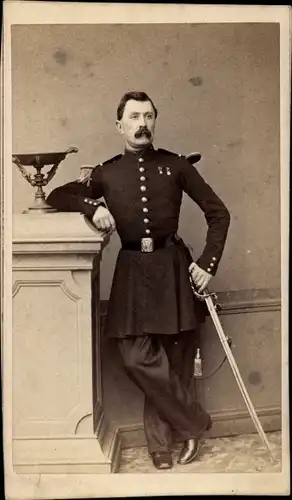 CdV Französischer Soldat, Dritte Republik, Uniform, Standportrait, Orden, Degen, Epaulette
