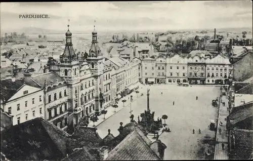 Ak Pardubice Pardubitz Stadt, Rathaus, Marktplatz, Blick auf den Ort