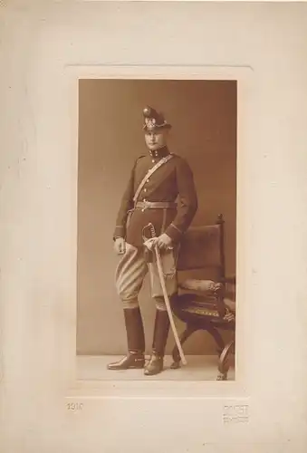 Foto K.u.K.-Soldat, 1910, Korporal, Tschako, Säbel, Studentenlied O alte Burschenherrlichkeit