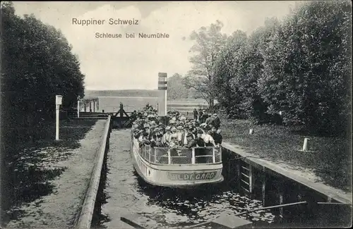 Ak Neumühle Neuruppin in Brandenburg, Schleuse bei Neumühle, Fahrgastschiff Hildegard