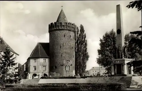 Ak Brandenburg an der Havel, Sowjetisches Ehrenmal mit Steintorturm