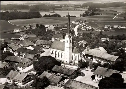 Ak Eggstätt in Oberbayern, Blick auf den Ort, Kirche, Fliegeraufnahme