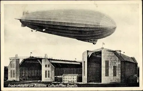 Ak Friedrichshafen am Bodensee, Luftschiff LZ 127 Graf Zeppelin über der Luftschiffhalle