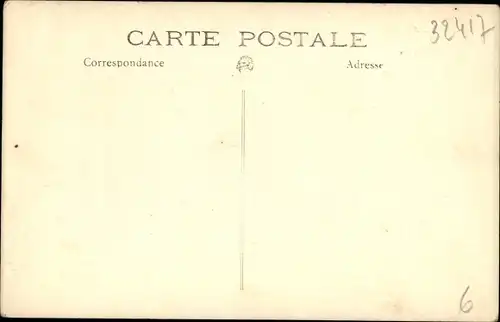 Foto Ak Mann und Frau in einem gemalten Automobil