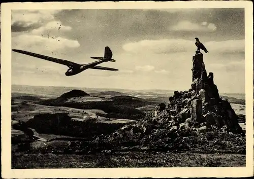 Ak Gersfeld in der Rhön Hessen, Wasserkuppe, Fliegerdenkmal, Segelflugzeug