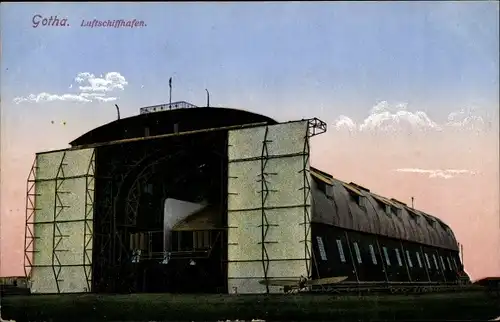 Ak Gotha in Thüringen, Luftschiffhafen, Zeppelin in der Halle