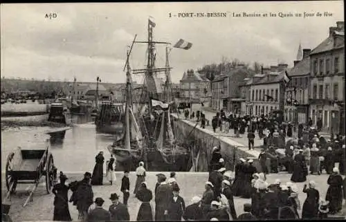 Ak Port en Bessin Calvados, Les Bassins, Les Quais un jour de fete