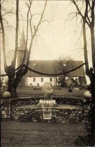 Ak Tarbek in Holstein, Gedenkstein, Kirche