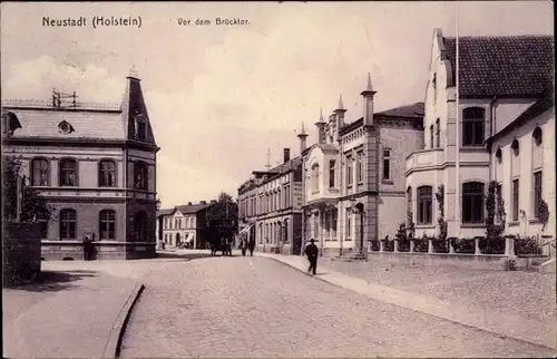 Ak Neustadt in Holstein, Partie vor dem Brücktor