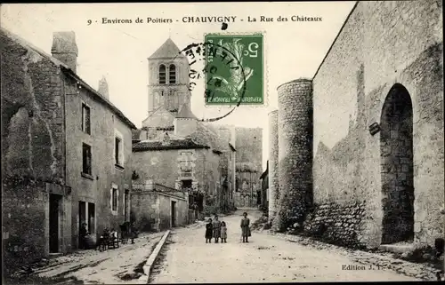 Ak Chauvigny Vienne, La Rue des Chateaux