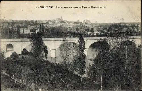 Ak Chauvigny Vienne, Vue d'ensemble prise du Pont du Chemin de fer