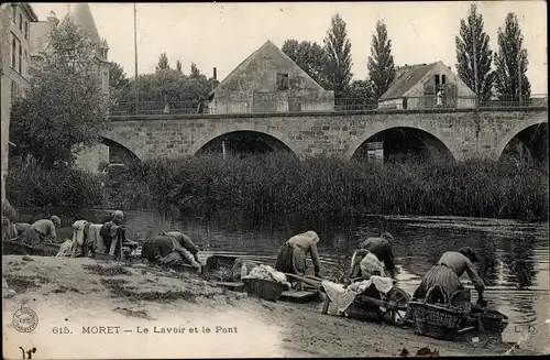Ak Moret Seine et Marne, Le Lavoir, Le Pont