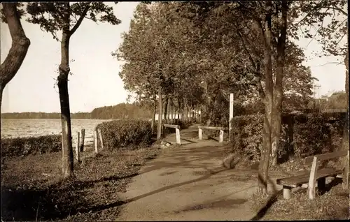 Foto Ak Czaplinek Tempelburg Pommern, Uferweg am Dratzigsee