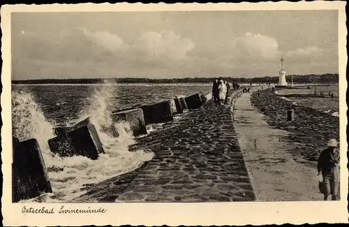 Ak Świnoujście Swinemünde Pommern, Mole, Brandung