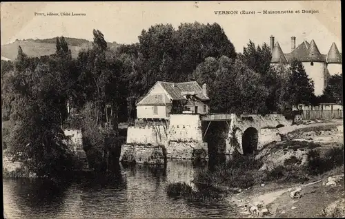 Ak Vernon Eure, Maisonnette et Donjon