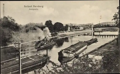 Ak Bernburg an der Saale, Saalepartie mit Lastkähnen