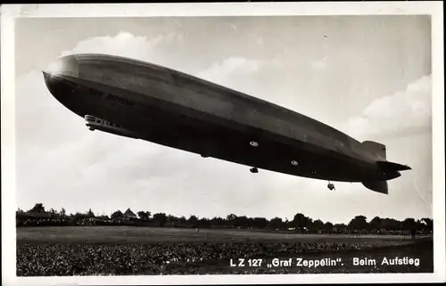 Ak Luftschiff LZ127 Graf Zeppelin beim Aufstieg