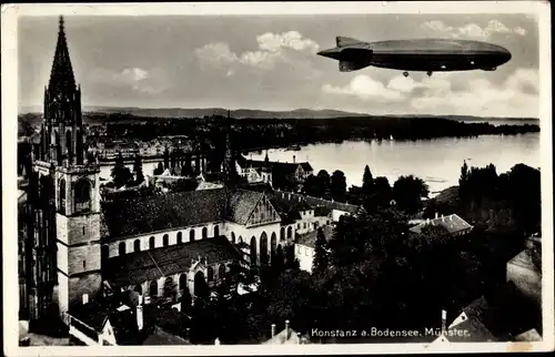 Ak Konstanz am Bodensee, Blick auf Stadt und Münster, Zeppelin