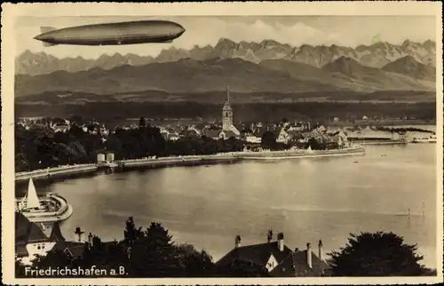 Ak Friedrichshafen am Bodensee, Luftschiff über der Stadt, Seepartie, Alpenpanorama