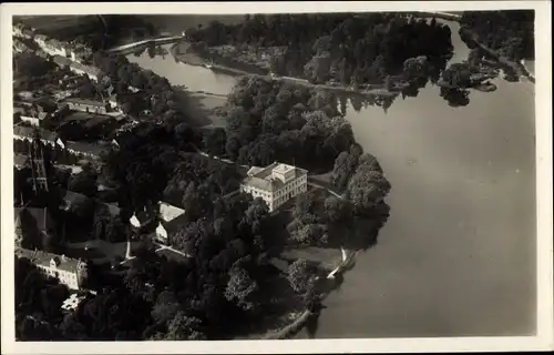 Ak Oranienbaum Wörlitz Sachsen Anhalt, Fliegeraufnahme vom Schloss, See