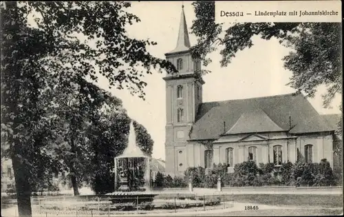 Ak Dessau in Sachsen Anhalt, Lindenplatz, Johanniskirche, Springbrunnen