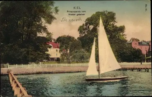 Ak Hansestadt Kiel, Prinzenpalais vom Wasser gesehen, Segelboot