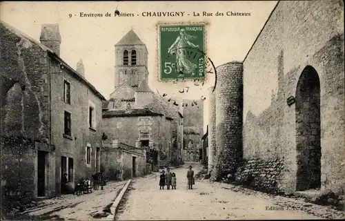 Ak Chauvigny Vienne, La Rue des Chateaux