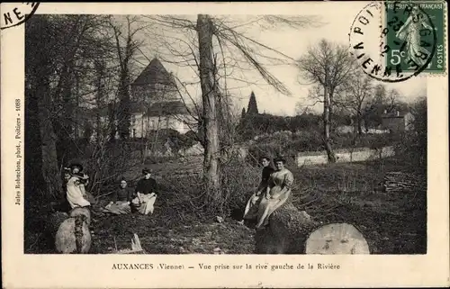 Ak Auxances Vienne, Vue prise sur la rive gauche de la Riviere