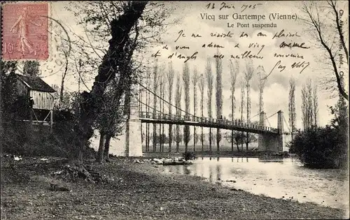 Ak Vicq sur Gartempe Vienne, Le Pont suspendu