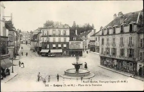 Ak Lagny Seine et Marne, Place de la Fontaine, Boulangerie