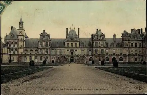 Ak Fontainebleau Seine et Marne, Palais, La Cour des Adieux